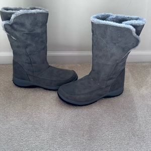 NWOT ITASCA GRAY BOOTS